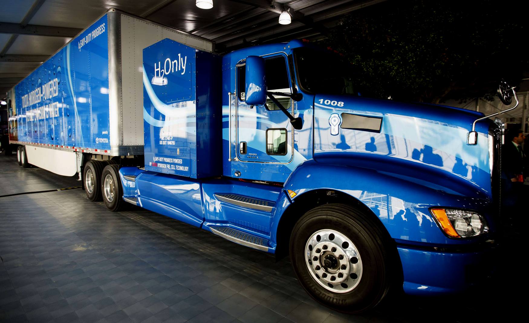 Toyota hydrogen fuel cell powered truck